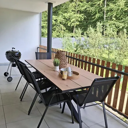 Sommer In Der Waldrand Mit Grossem Balkon